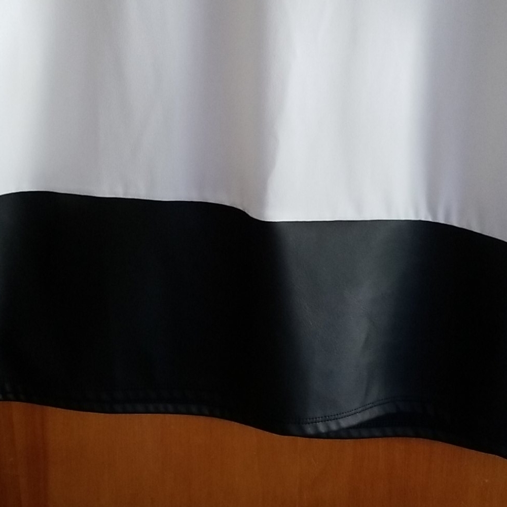 Top - Picture 2 of 3